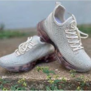 Very G Hella sneakers size 8.5